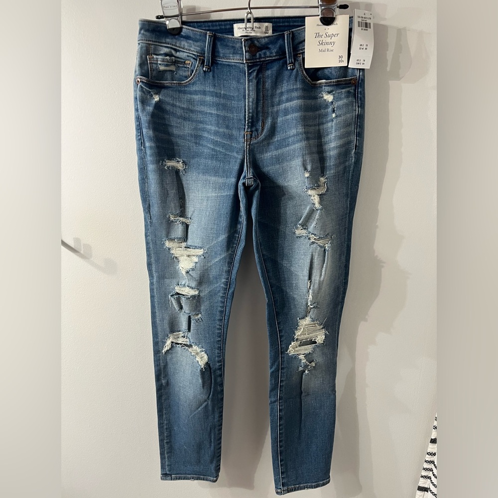 Abercrombie & Fitch Super Skinny Mid Rise Jean Legging. Distressed. 30 (10S) NWT